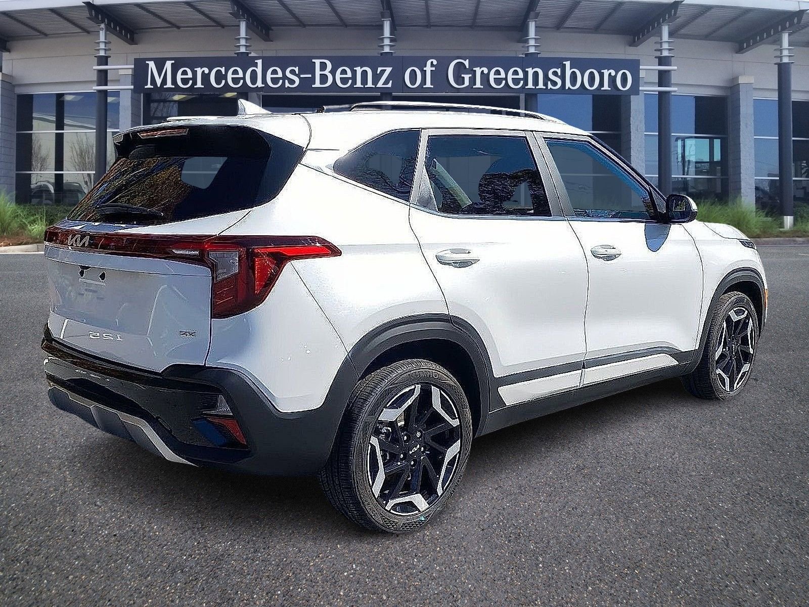 Used 2025 Kia Seltos SX w/ SX Sunroof Package image 7