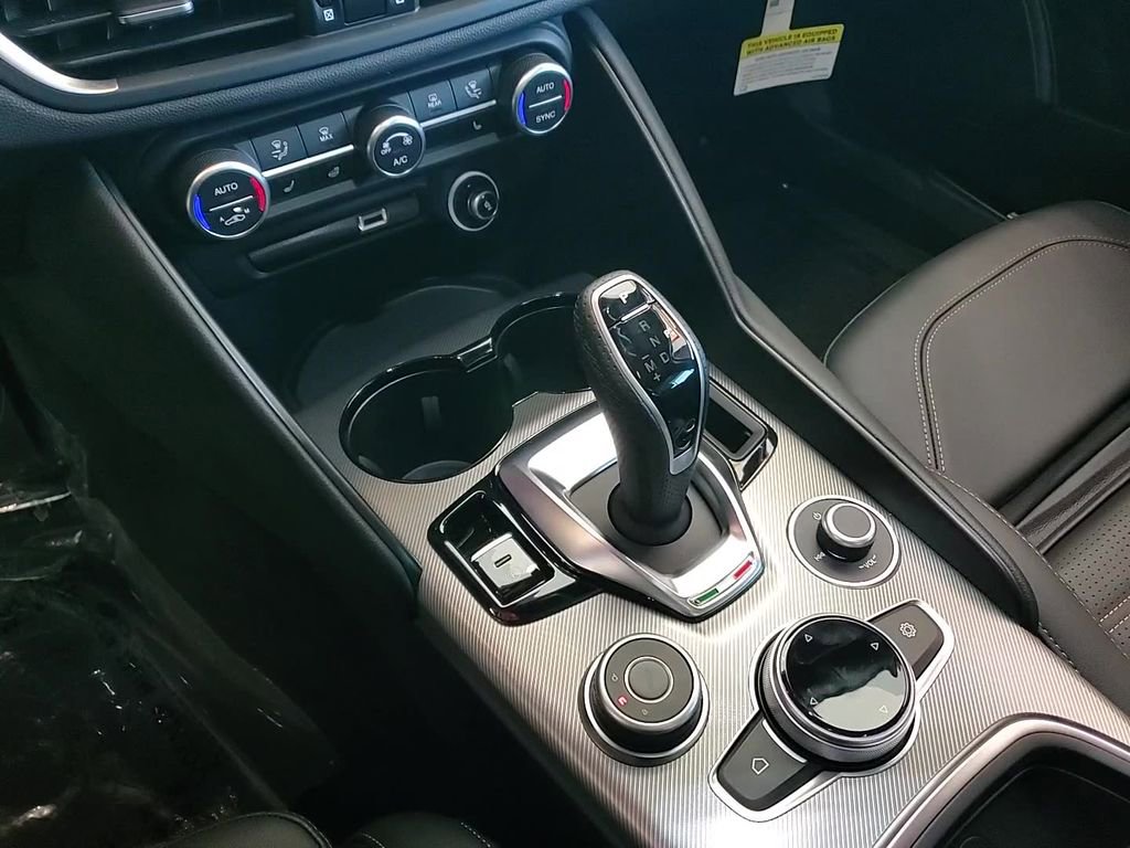 New 2025 Alfa Romeo Giulia AWD w/ Driving Assist Package image 29