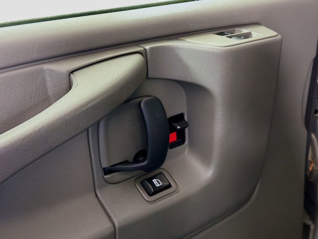 Used 2011 Chevrolet Express 1500 LT w/ LT Preferred Equipment Group AWD/4WD image 18