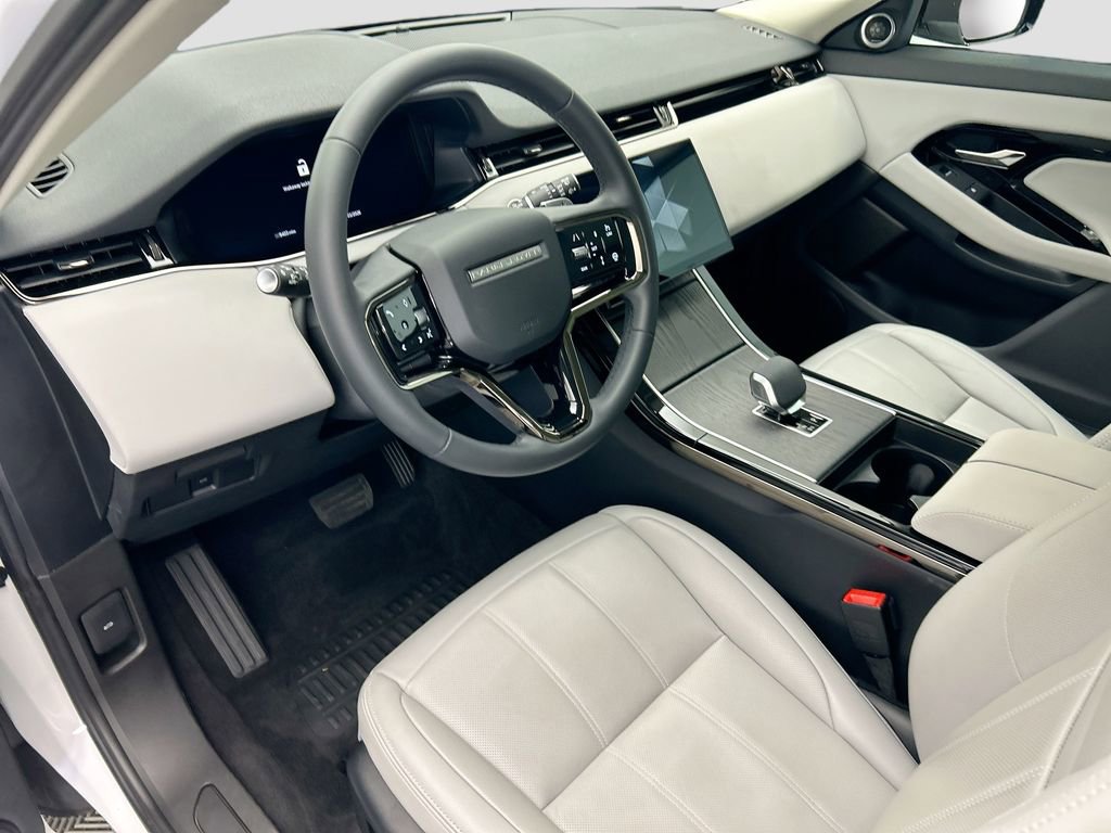 Used 2025 Land Rover Range Rover Evoque S image 9