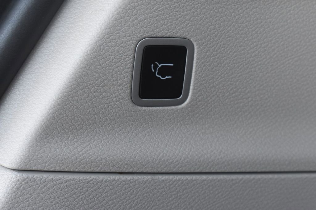 Used 2024 Chrysler Pacifica Touring-L FWD image 20