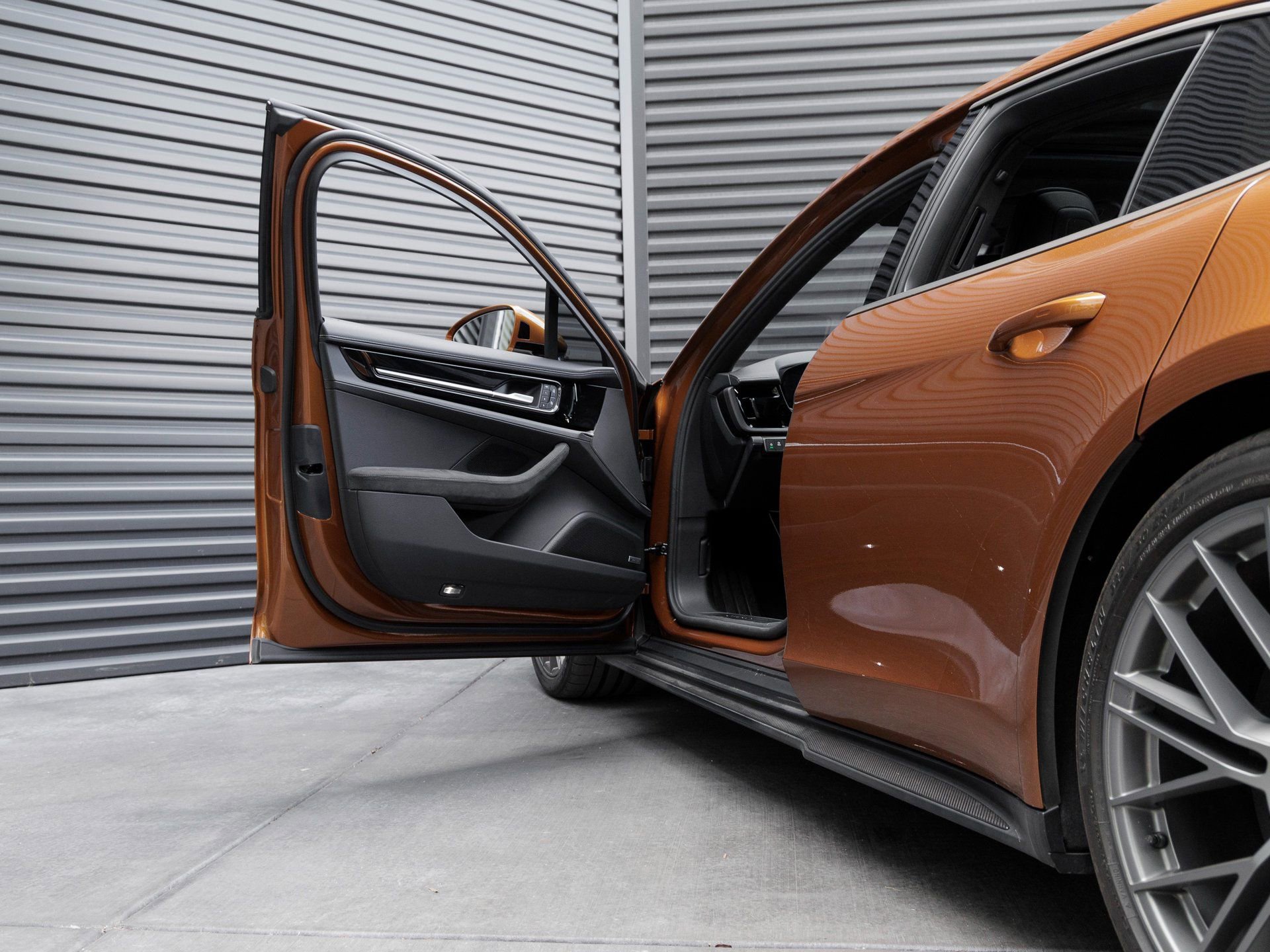 Certified 2025 Porsche Panamera Turbo S image 15