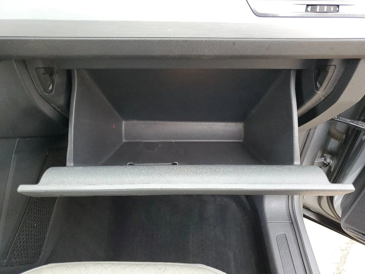 Used 2019 Volkswagen Tiguan S image 31