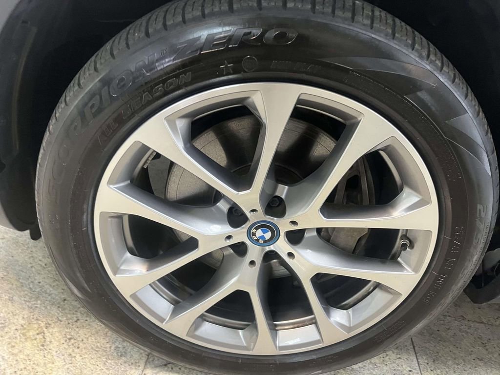 Used 2024 BMW X5 xDrive50e image 10