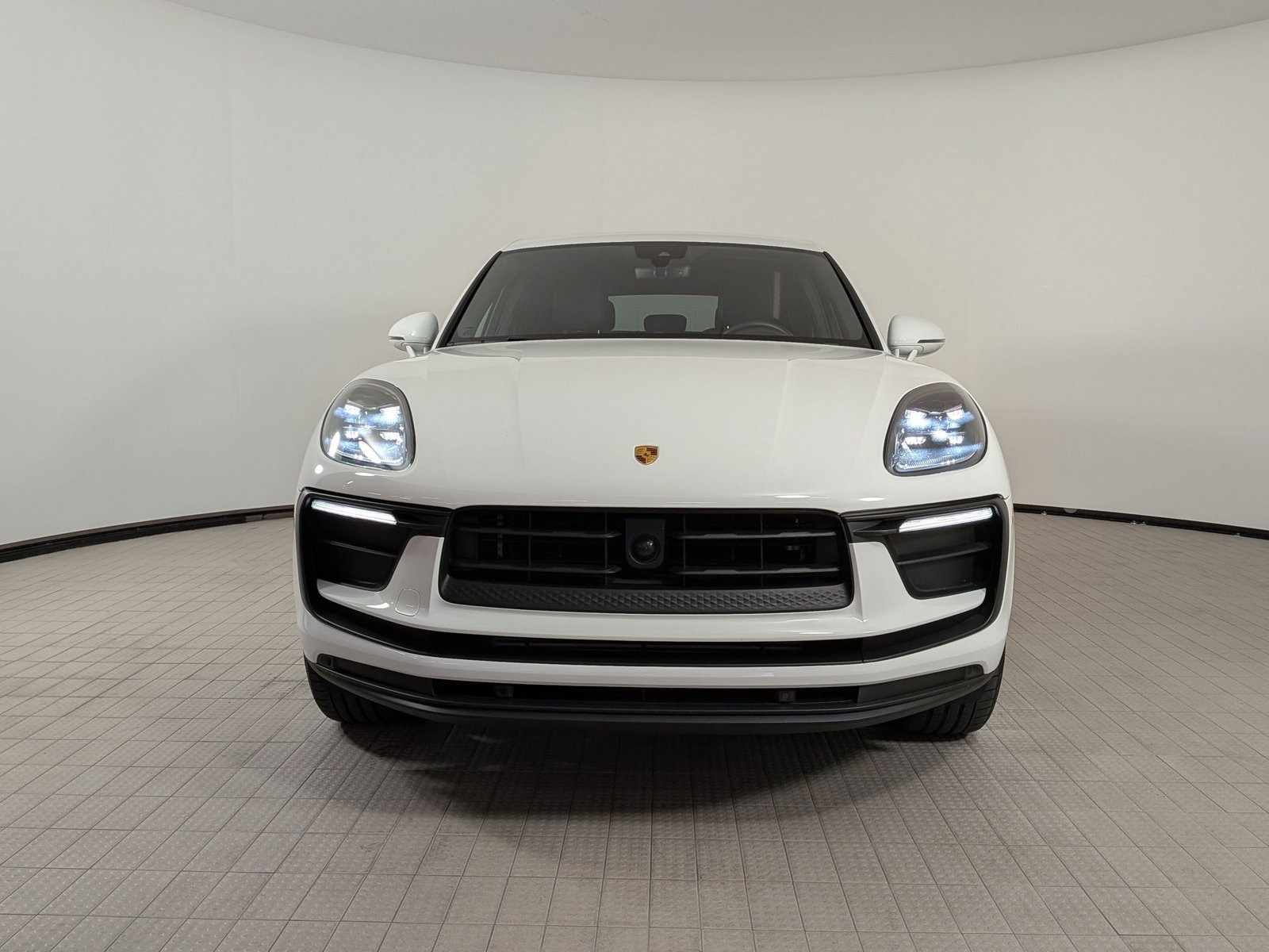 Used 2025 Porsche Macan Turbo AWD/4WD image 5