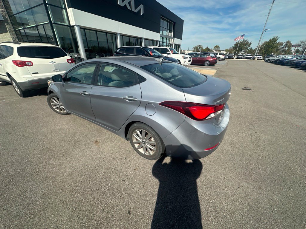 Used 2015 Hyundai Elantra SE w/ Option Group 02 FWD image 7