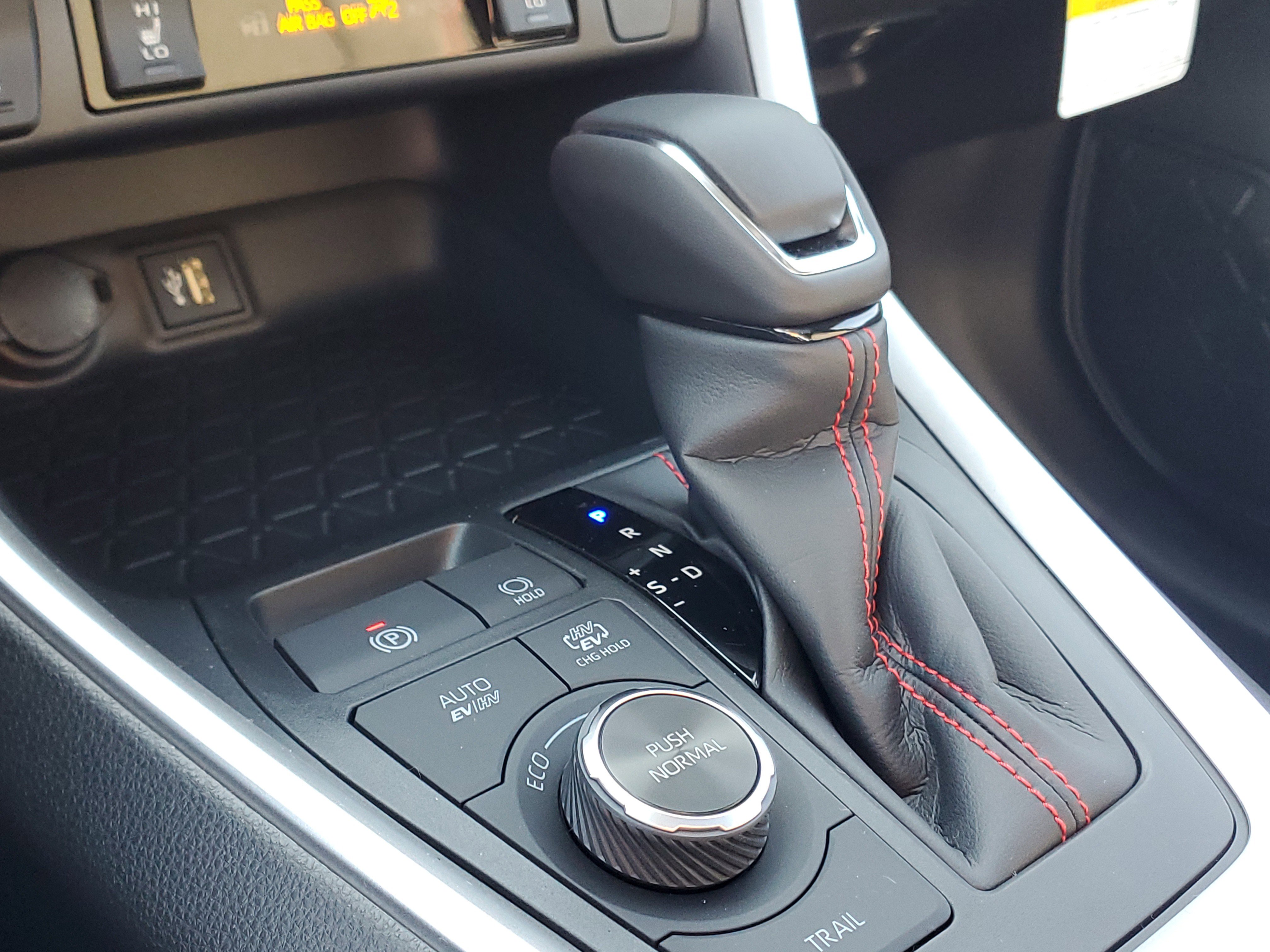 New 2025 Toyota RAV4 SE image 33