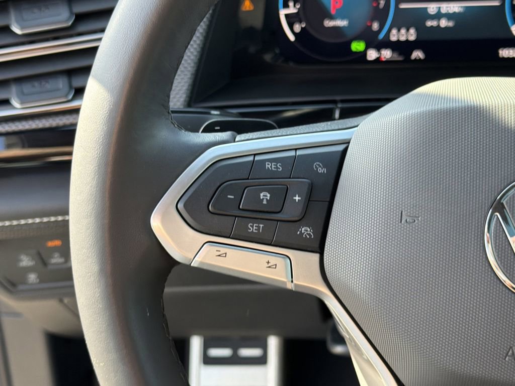 Used 2025 Volkswagen Atlas Cross Sport SEL Premium R-Line image 27