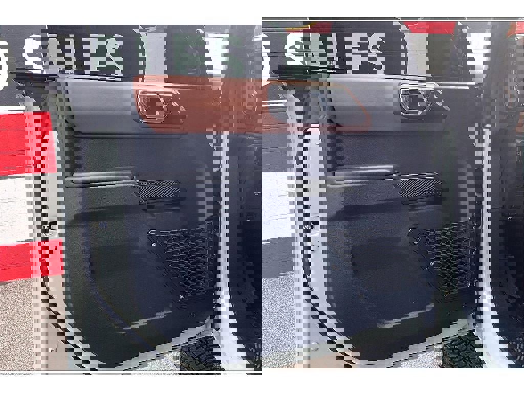 Used 2024 Ford Bronco Outer Banks image 19