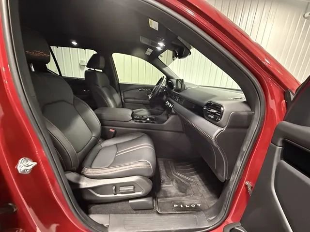 Used 2025 Honda Pilot TrailSport image 26