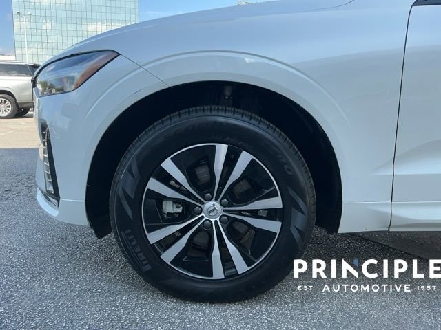 Certified 2025 Volvo XC60 B5 Core image 7