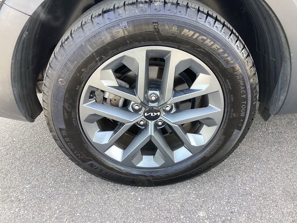 Certified 2024 Kia Telluride LX image 8