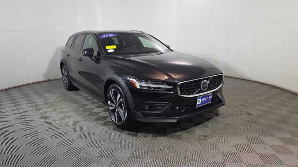Used 2025 Volvo V60 B5 Cross Country Plus AWD/4WD image 9