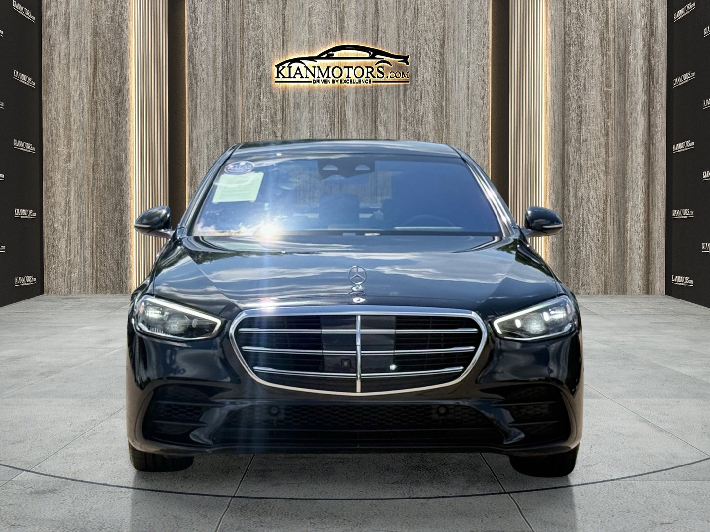 Used 2022 Mercedes-Benz S 580 4MATIC Sedan w/ AMG Line Package image 4