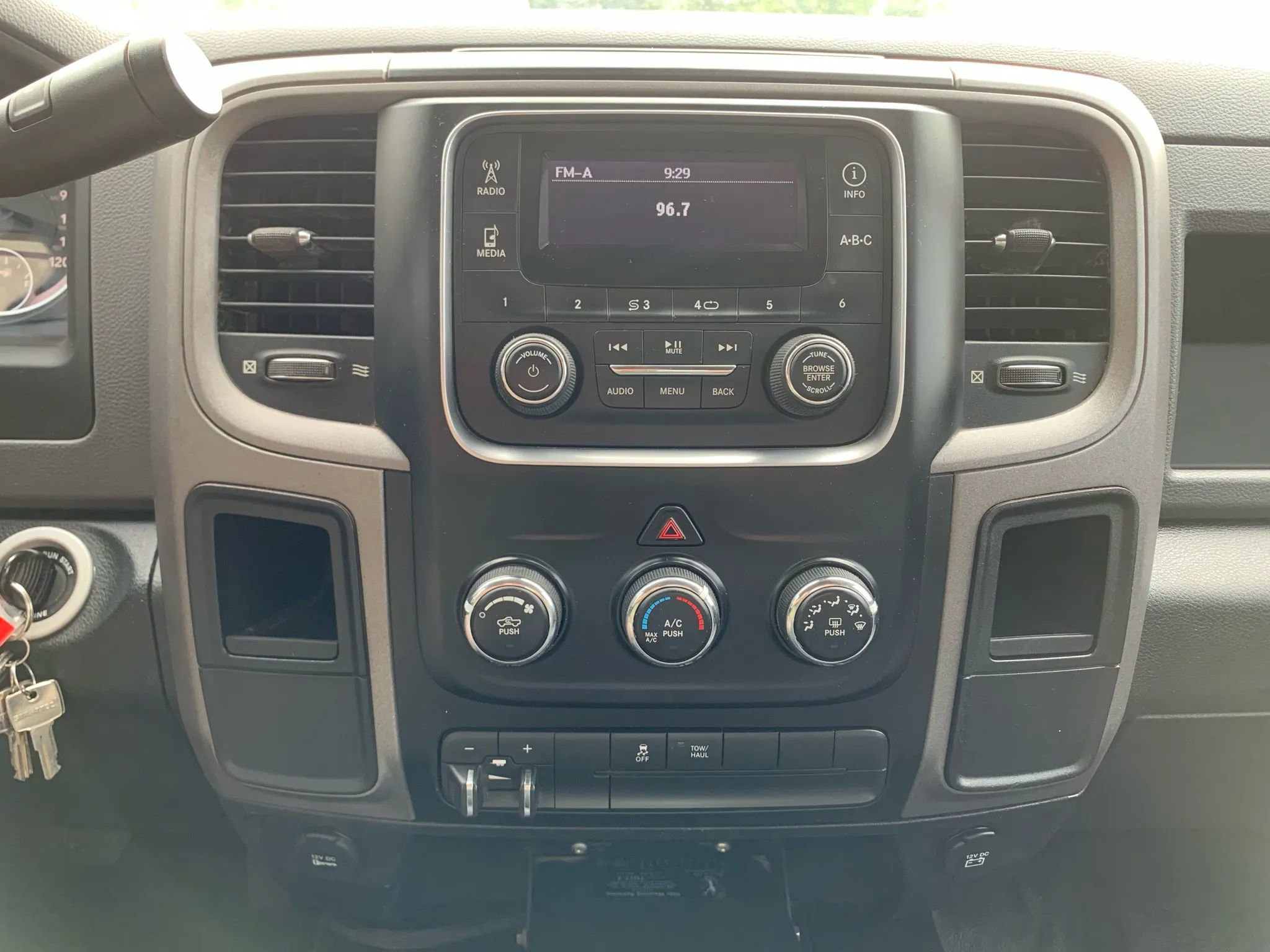 Used 2015 RAM 3500 Tradesman w/ Chrome Appearance Group image 16