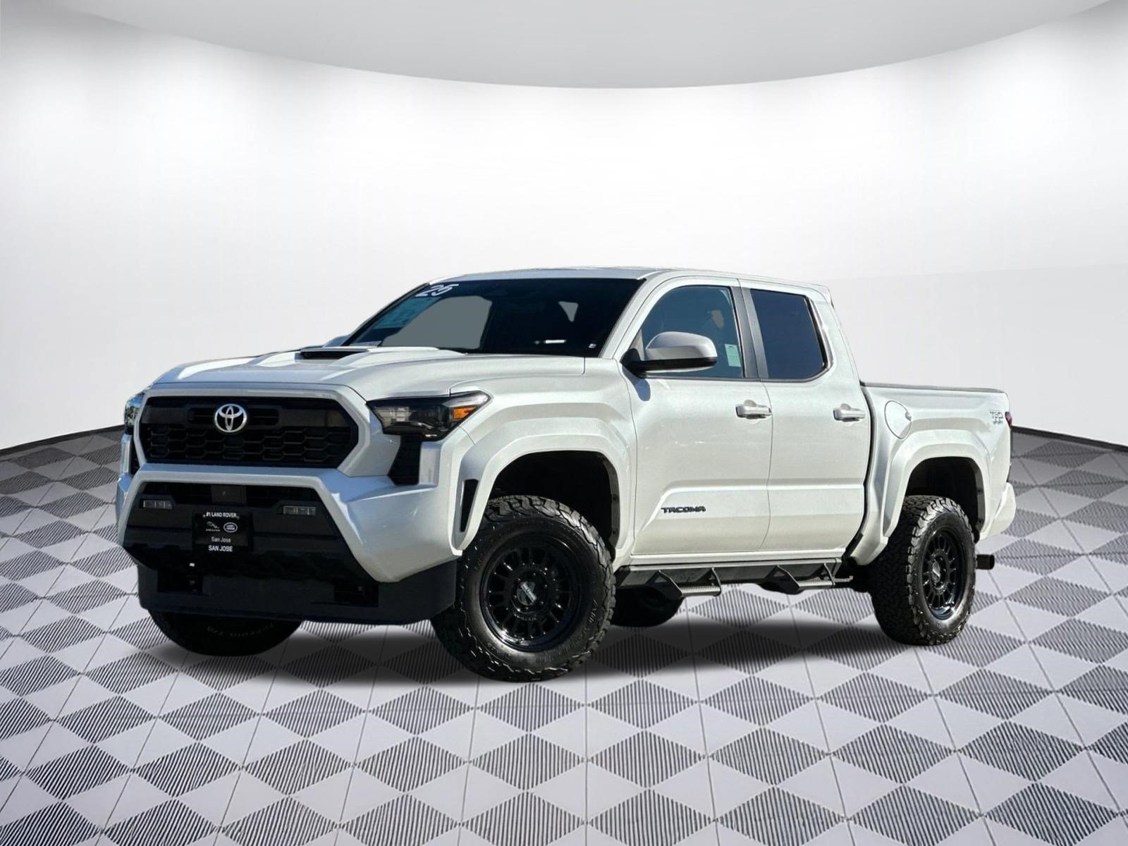 Used 2025 Toyota Tacoma TRD Sport AWD/4WD image 30