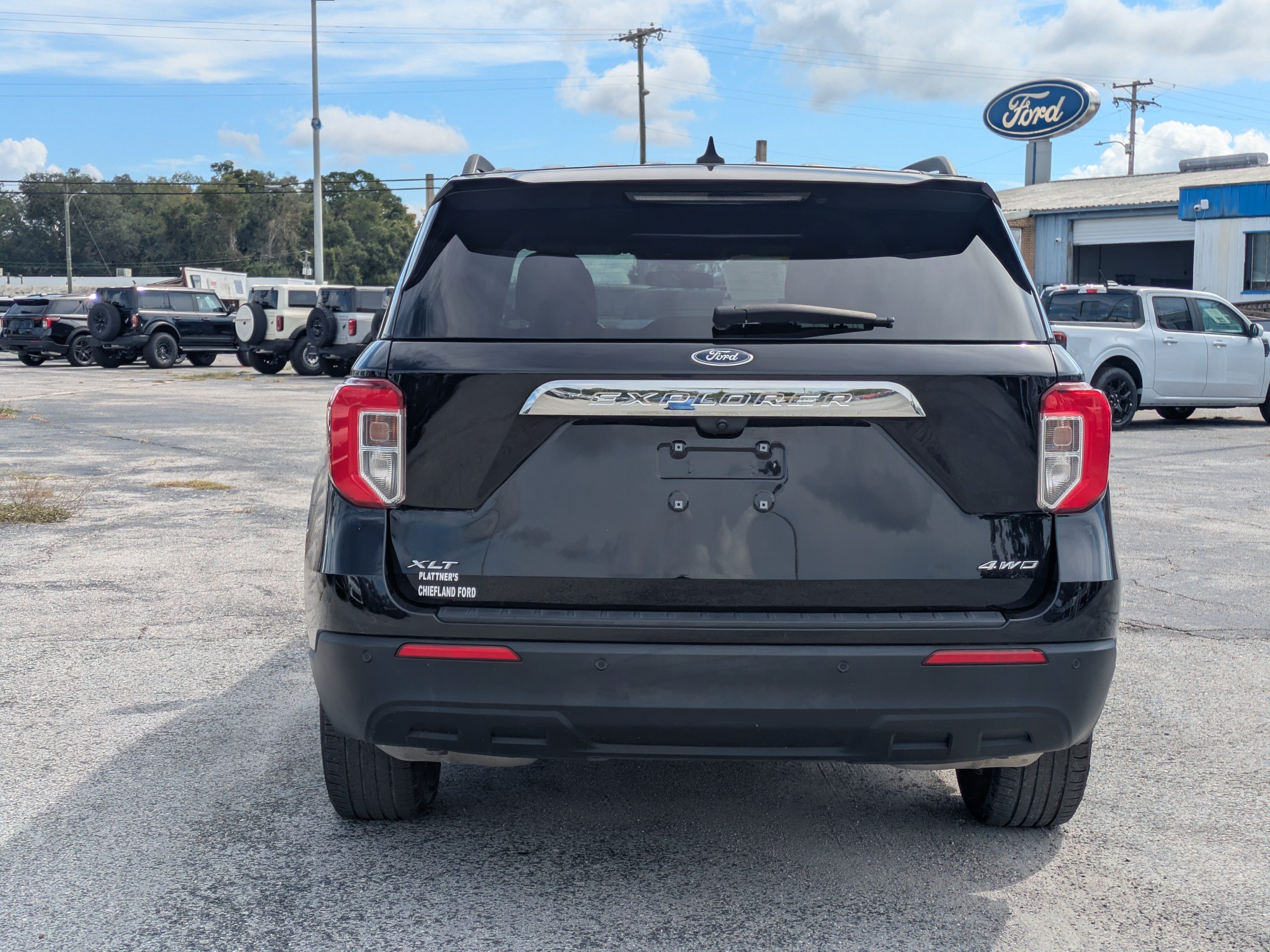 Used 2024 Ford Explorer XLT AWD/4WD image 5