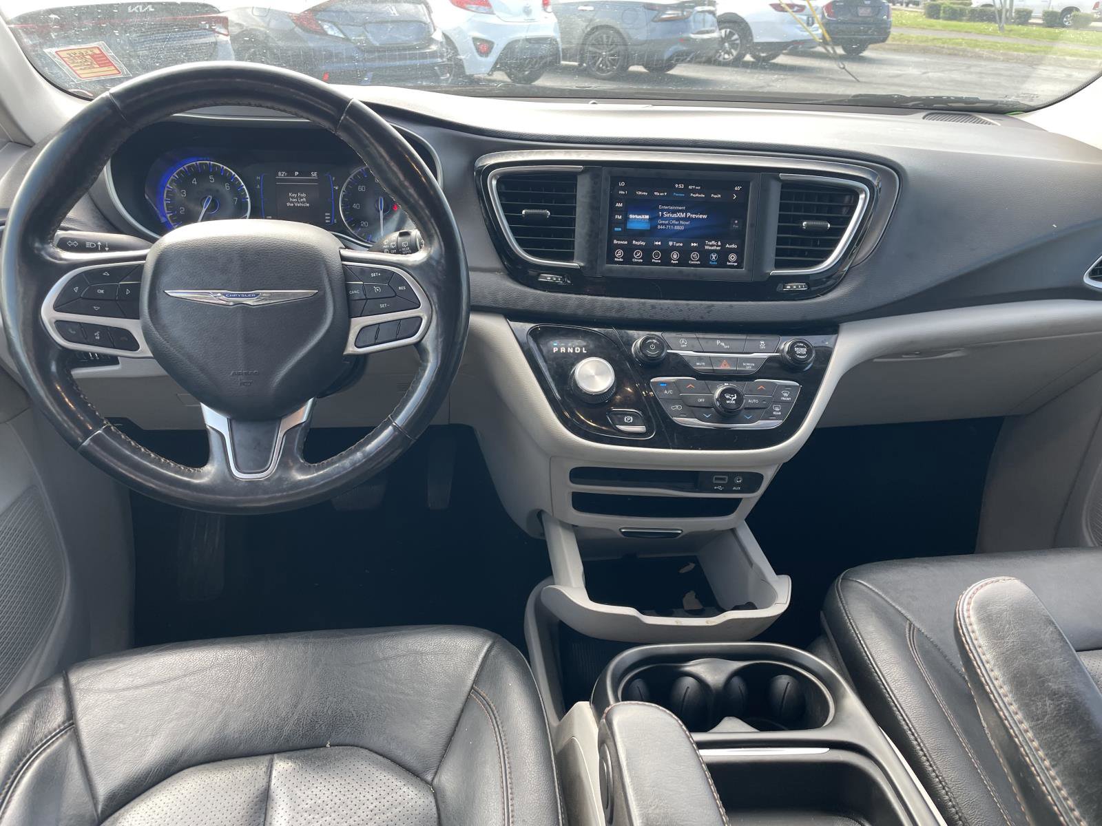 Used 2020 Chrysler Pacifica Touring-L FWD image 8