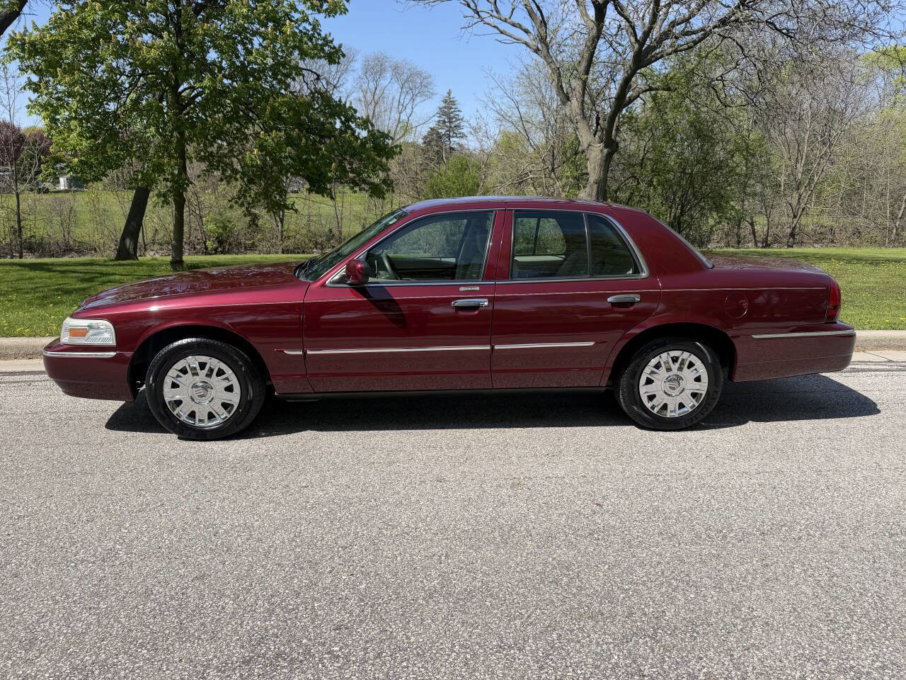 Used 2006 Mercury Grand Marquis GS RWD image 2