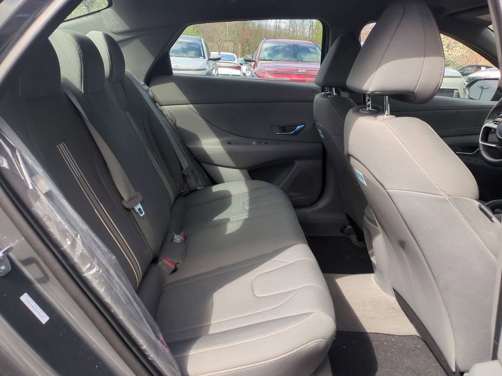 Certified 2025 Hyundai Elantra Sport FWD image 24