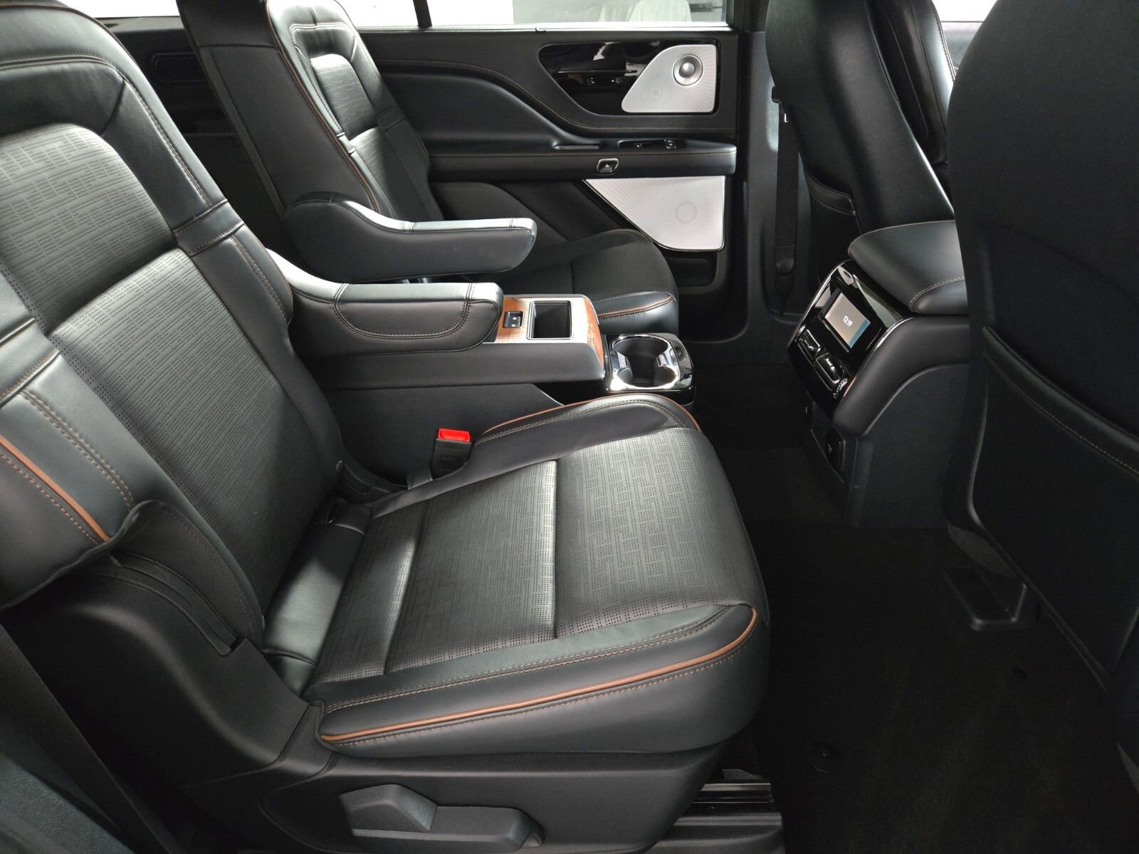 Certified 2025 Lincoln Aviator Black Label image 16