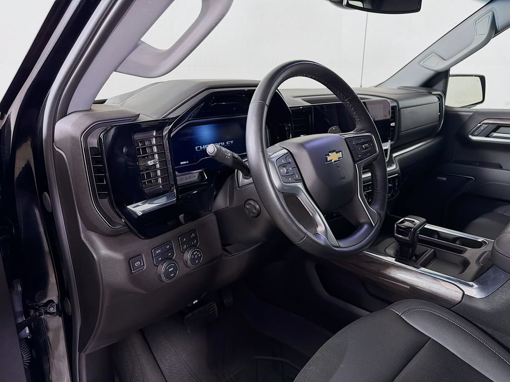 Used 2023 Chevrolet Silverado 1500 LTZ AWD/4WD image 10