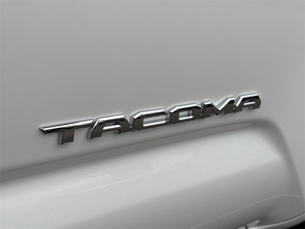 Used 2017 Toyota Tacoma TRD Off-Road image 9