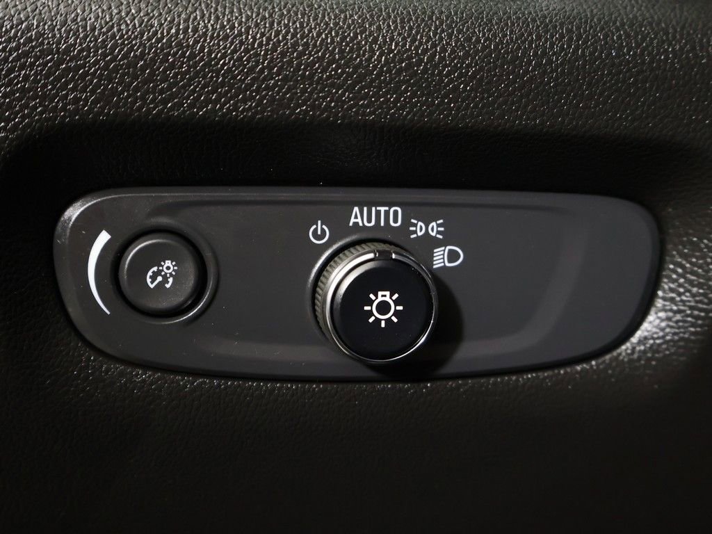 Used 2022 Chevrolet Traverse LT image 43