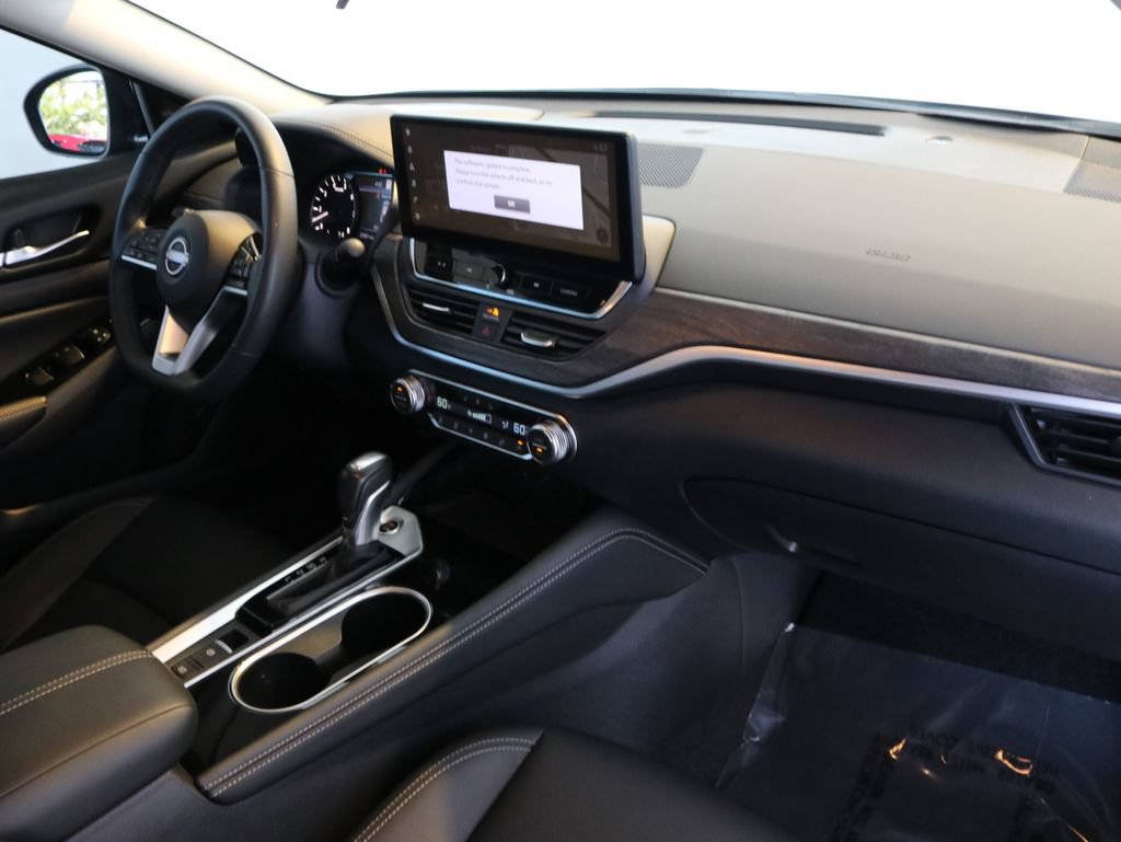 Used 2025 Nissan Altima 2.5 SL AWD/4WD image 44