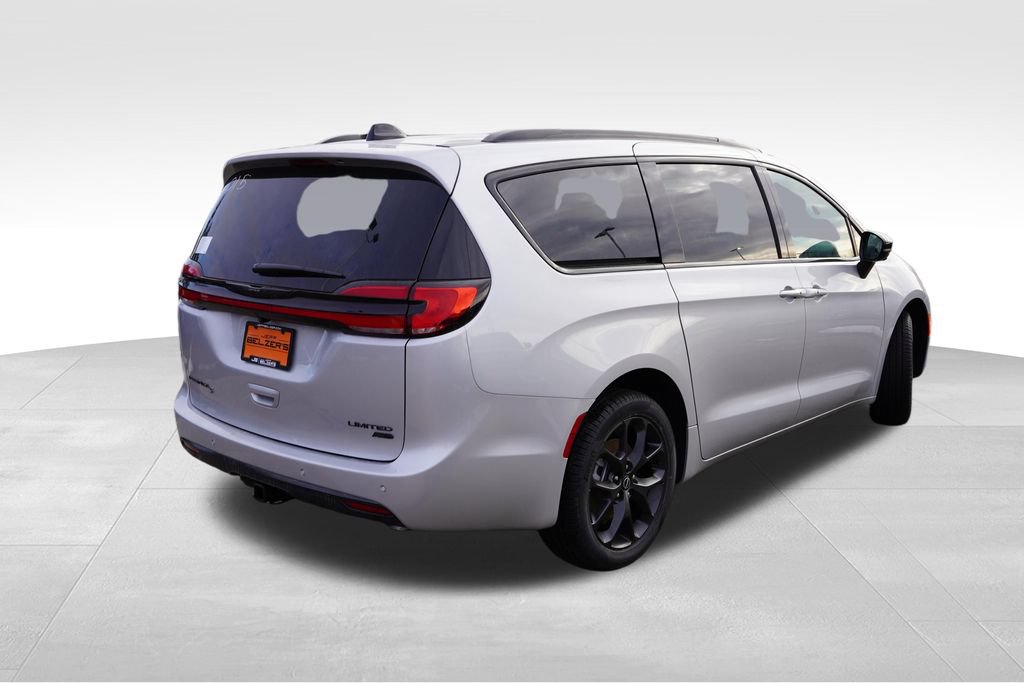 New 2026 Chrysler Pacifica Limited w/ S Appearance Package AWD/4WD image 4