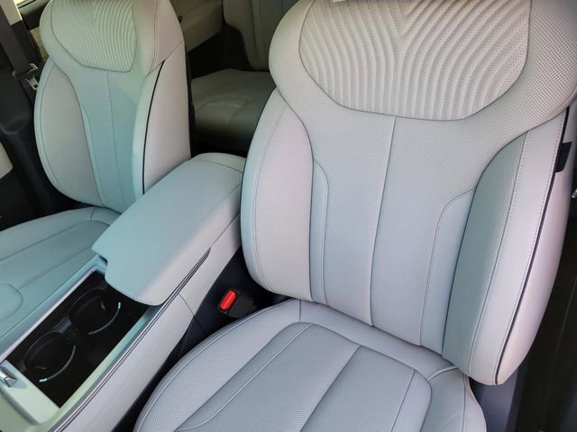 Used 2025 Hyundai Palisade Calligraphy FWD image 11