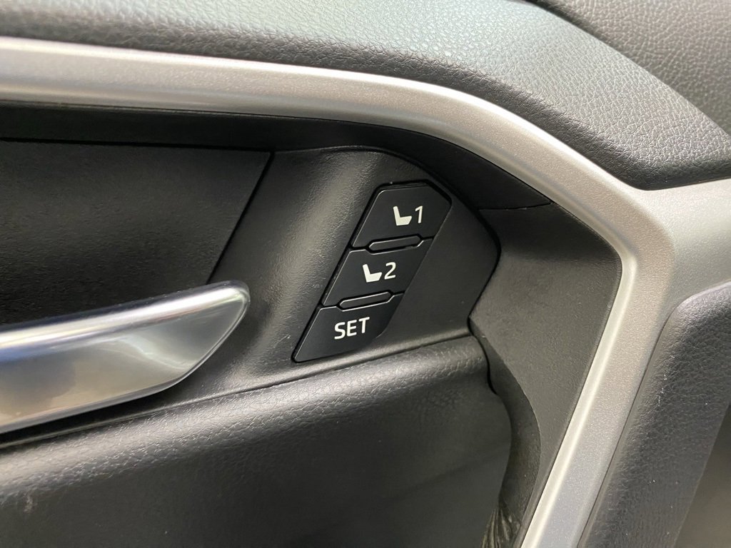 Used 2022 Toyota RAV4 XLE Premium image 26