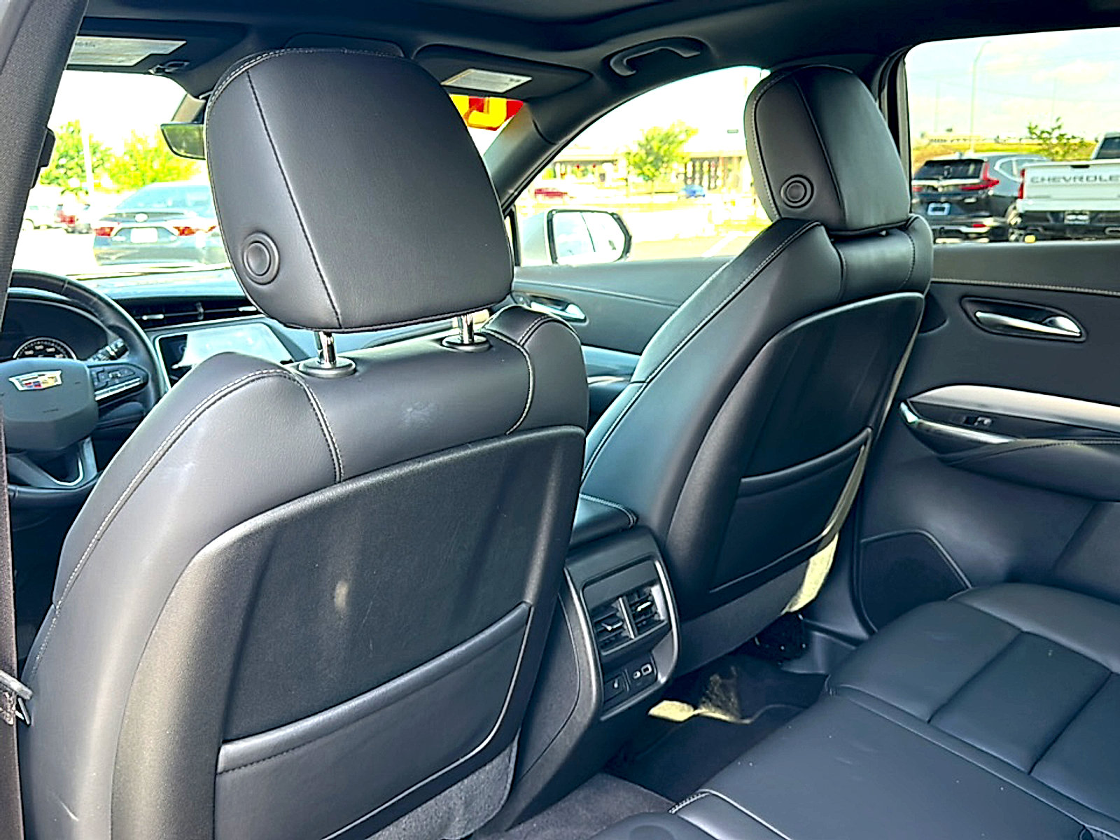 Used 2022 Cadillac XT4 Premium Luxury w/ Enhanced Visibility Package FWD image 18