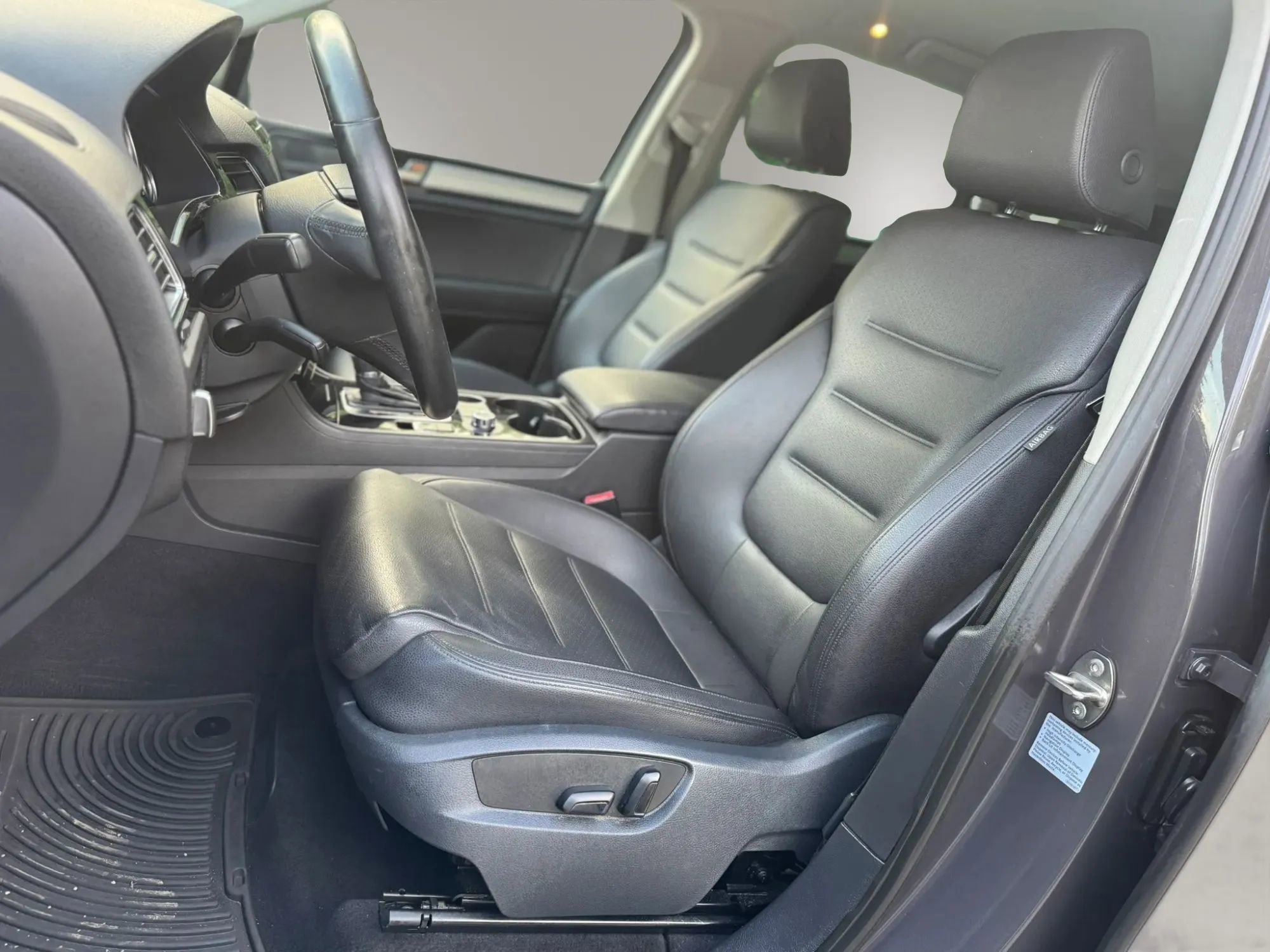Used 2012 Volkswagen Touareg Sport AWD/4WD image 13