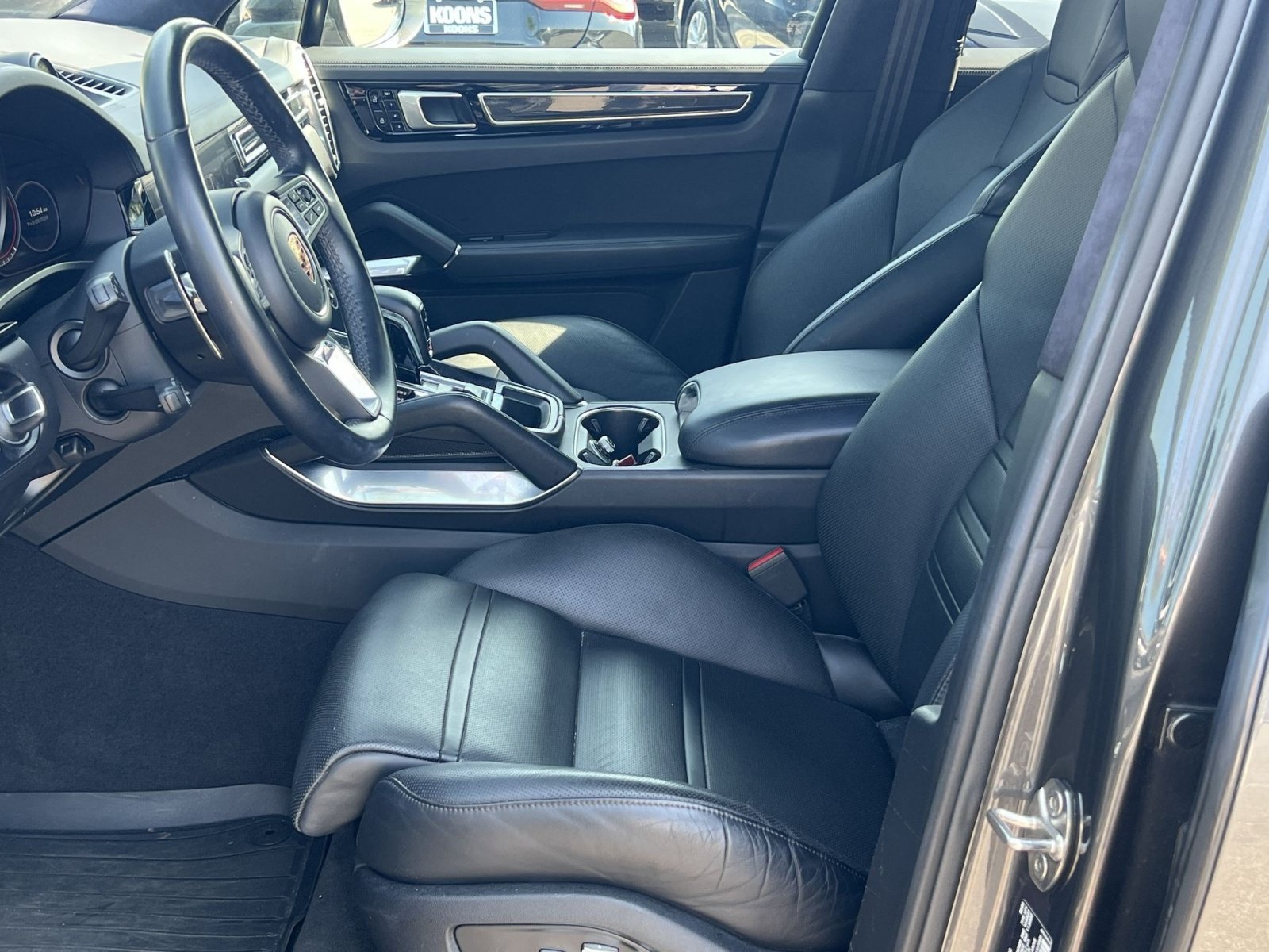 Used 2020 Porsche Cayenne Turbo AWD/4WD image 12