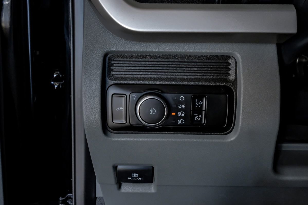 Used 2023 Ford F350 XL w/ XL Chrome Package image 28