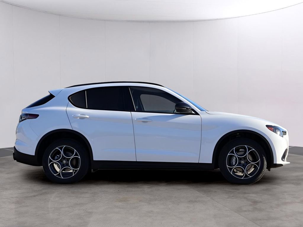 New 2025 Alfa Romeo Stelvio Sprint image 4