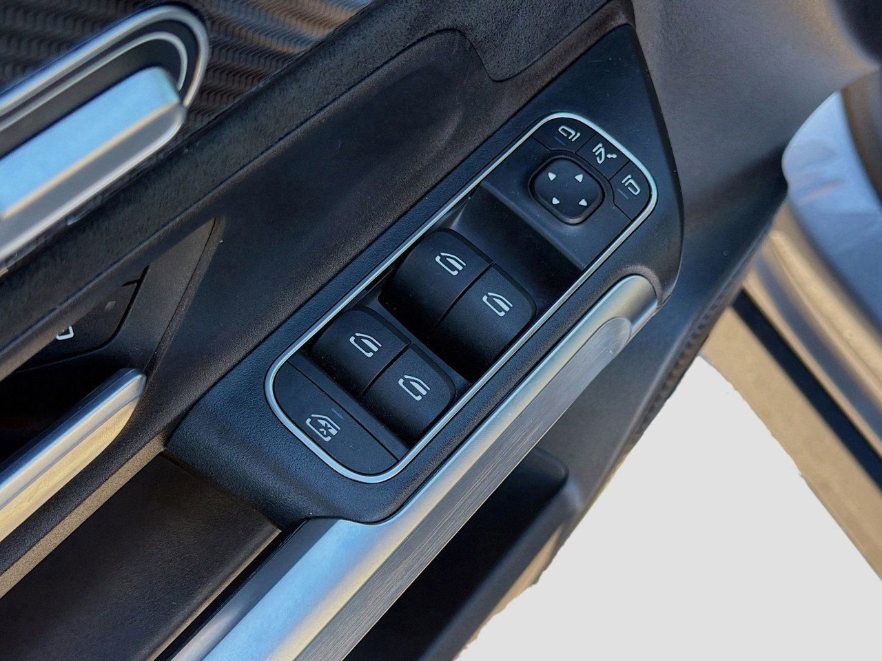 Used 2025 Mercedes-Benz GLB 35 AMG 4MATIC image 23