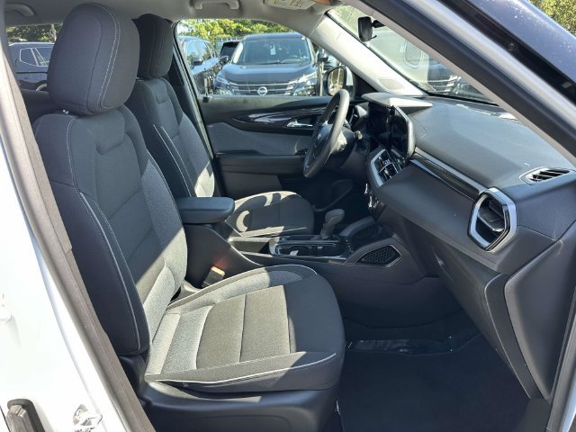 Used 2025 Chevrolet TrailBlazer LT AWD/4WD image 11