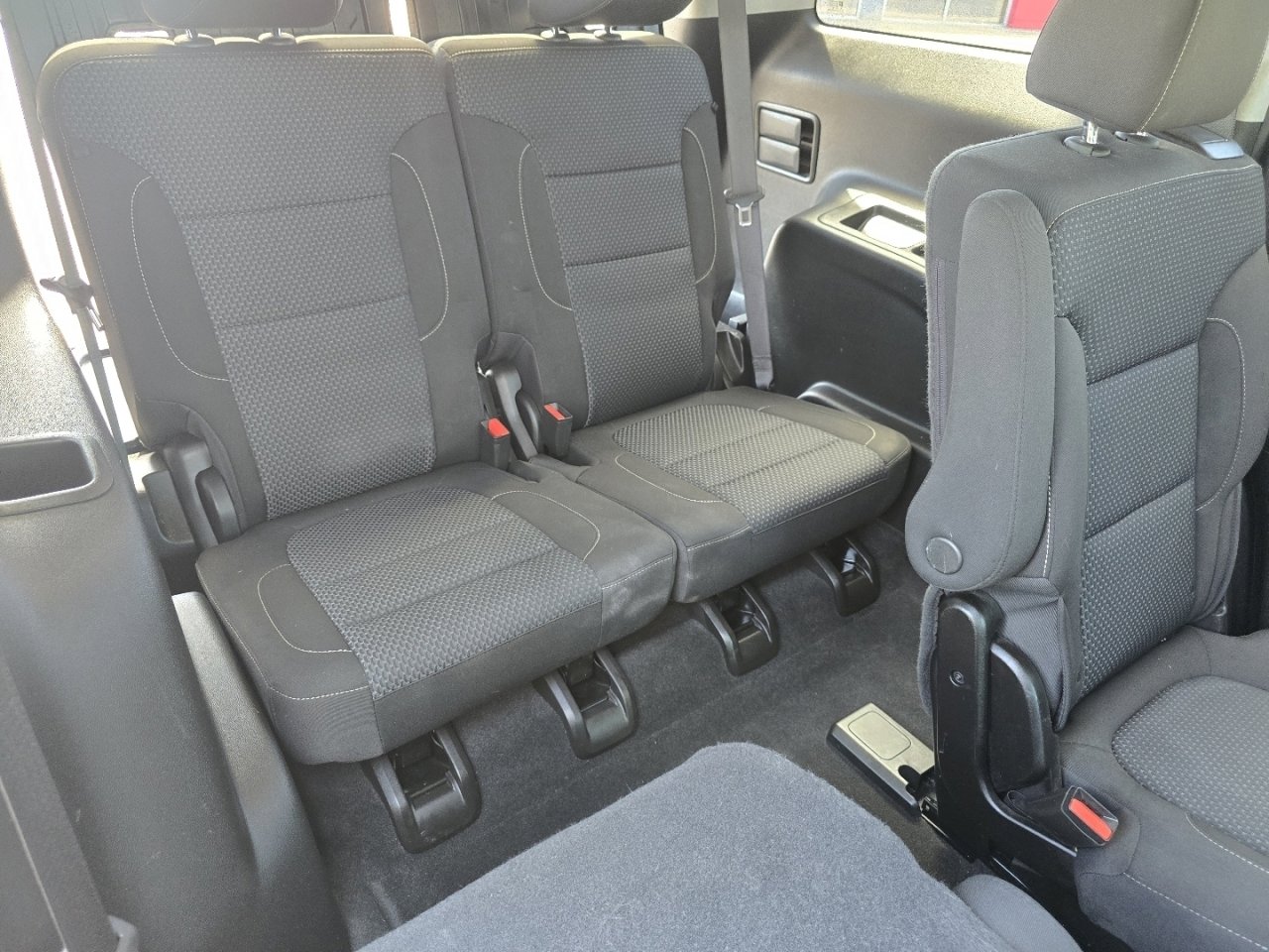 Used 2021 GMC Acadia SLE w/ Driver Convenience Package FWD image 18