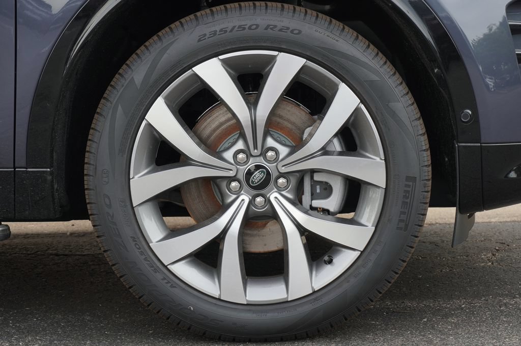 New 2026 Land Rover Discovery Sport Landmark AWD/4WD image 8