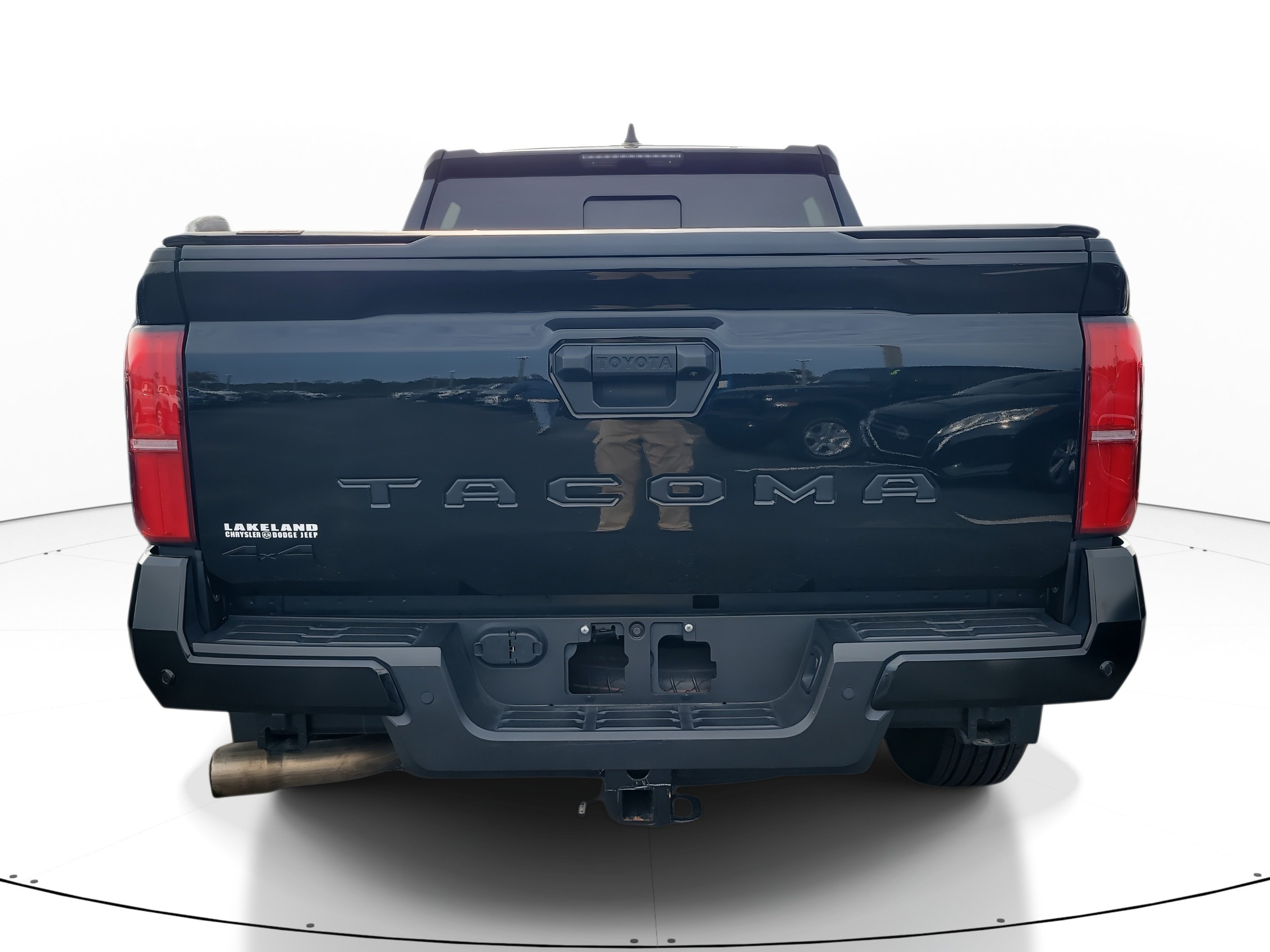 Used 2024 Toyota Tacoma TRD Sport w/ TRD Sport Upgrade Package image 4