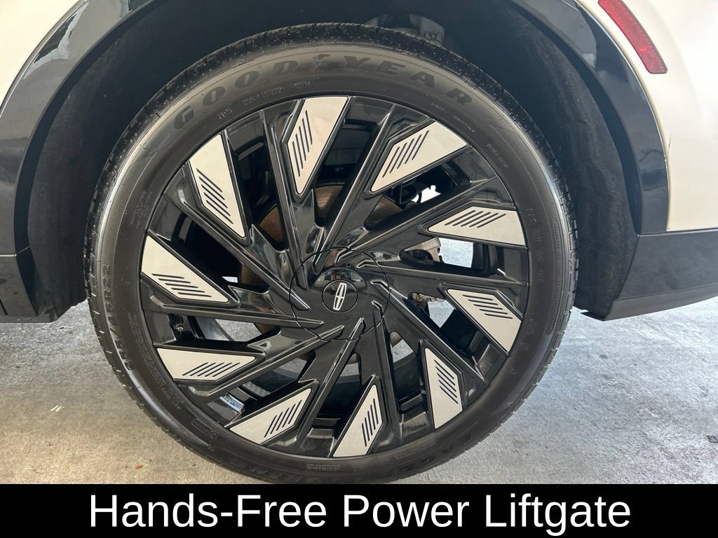 Used 2025 Lincoln Nautilus Reserve AWD/4WD image 19