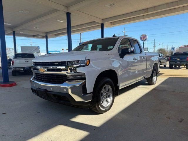 Used 2020 Chevrolet Silverado 1500 LT w/ Convenience Package image 6