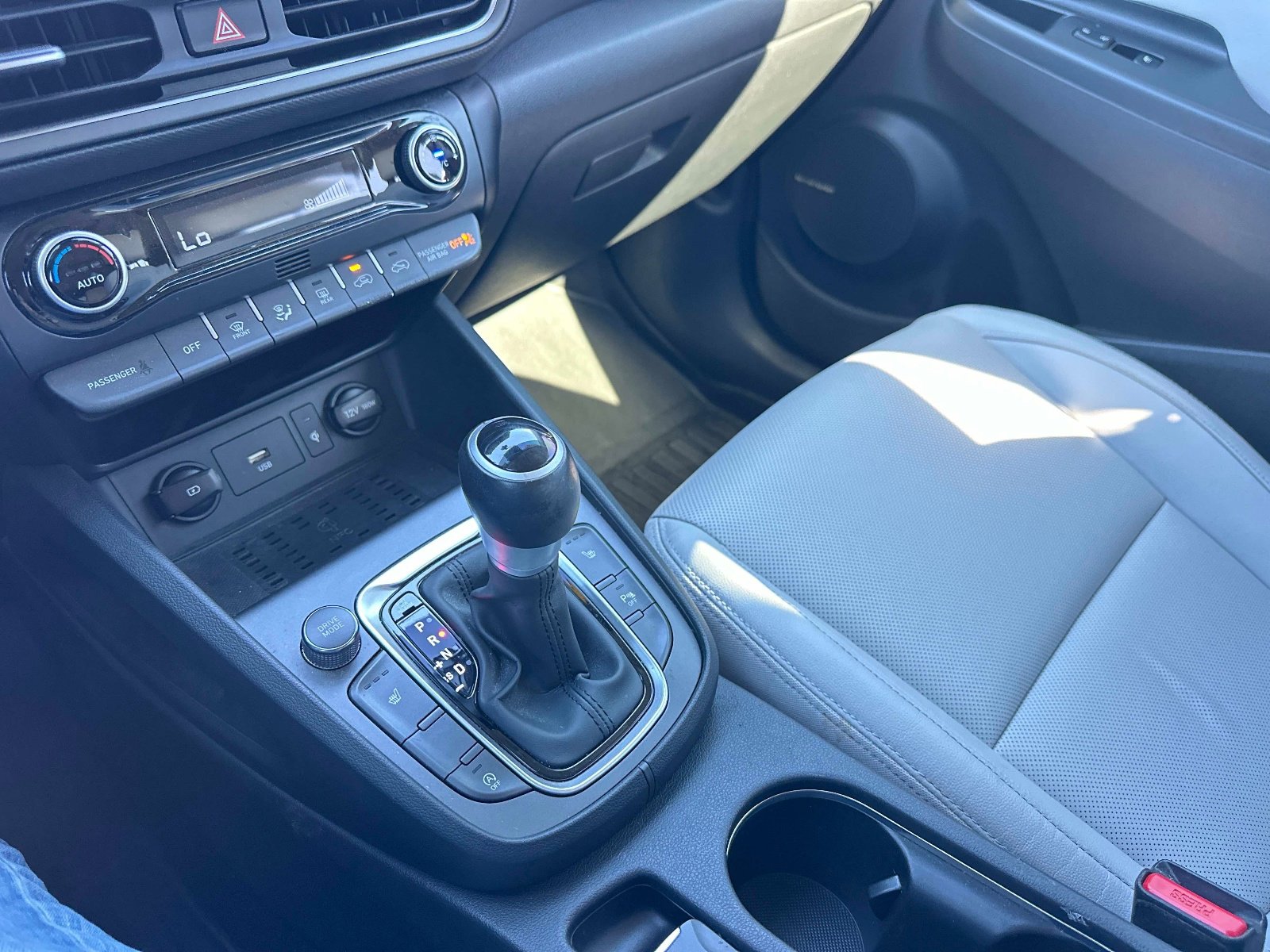 Used 2022 Hyundai Kona Limited image 27