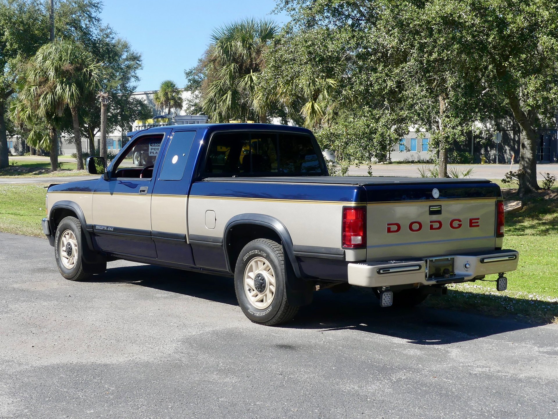 Used 1993 Dodge Dakota 2WD Club Cab image 13