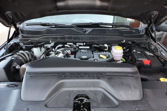 Used 2025 RAM 3500 Laramie AWD/4WD image 60