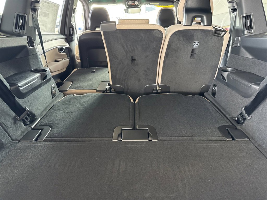 New 2026 Volvo XC90 B6 Plus w/ Protection Package Premier image 15