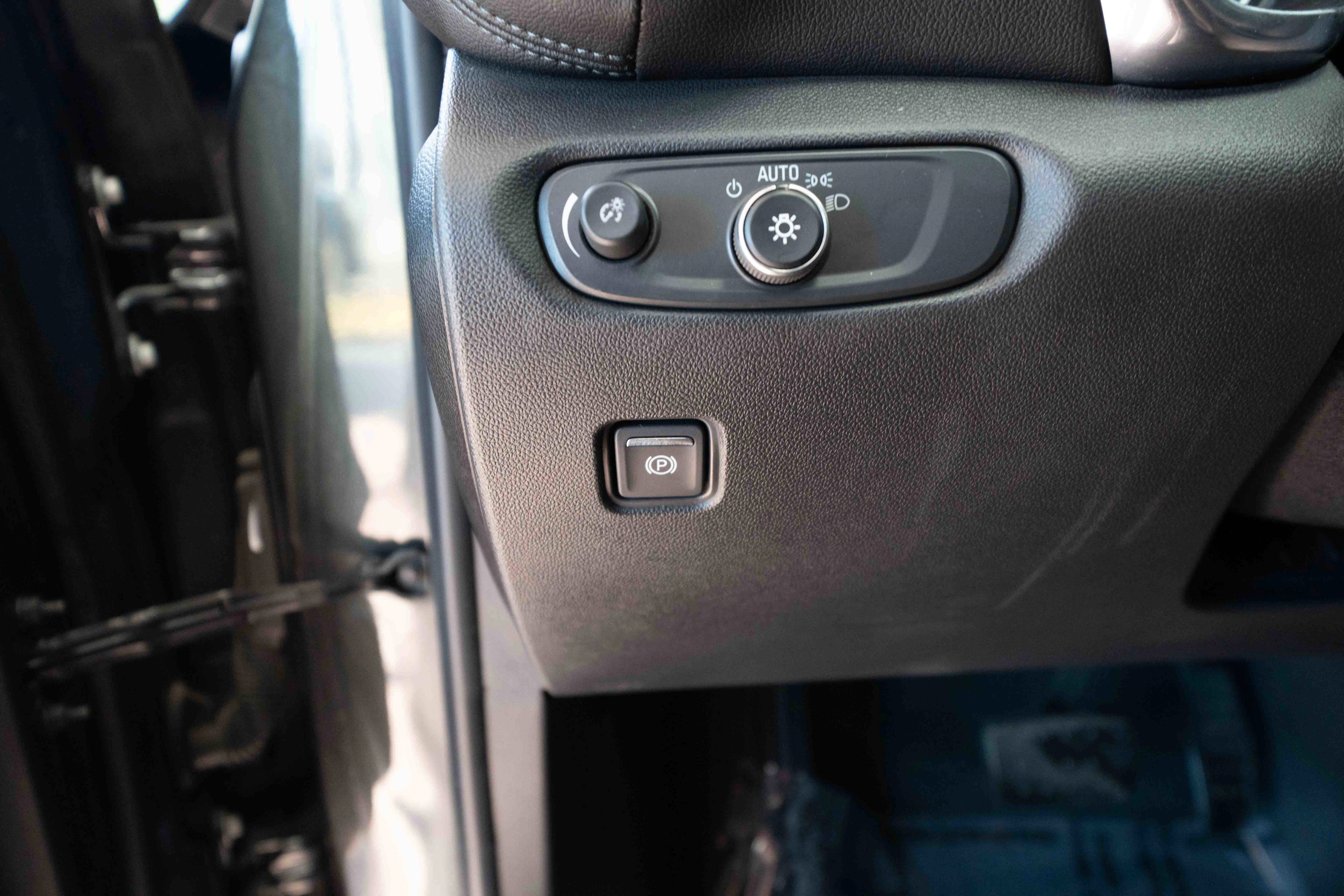 Used 2020 Chevrolet Blazer LT image 11