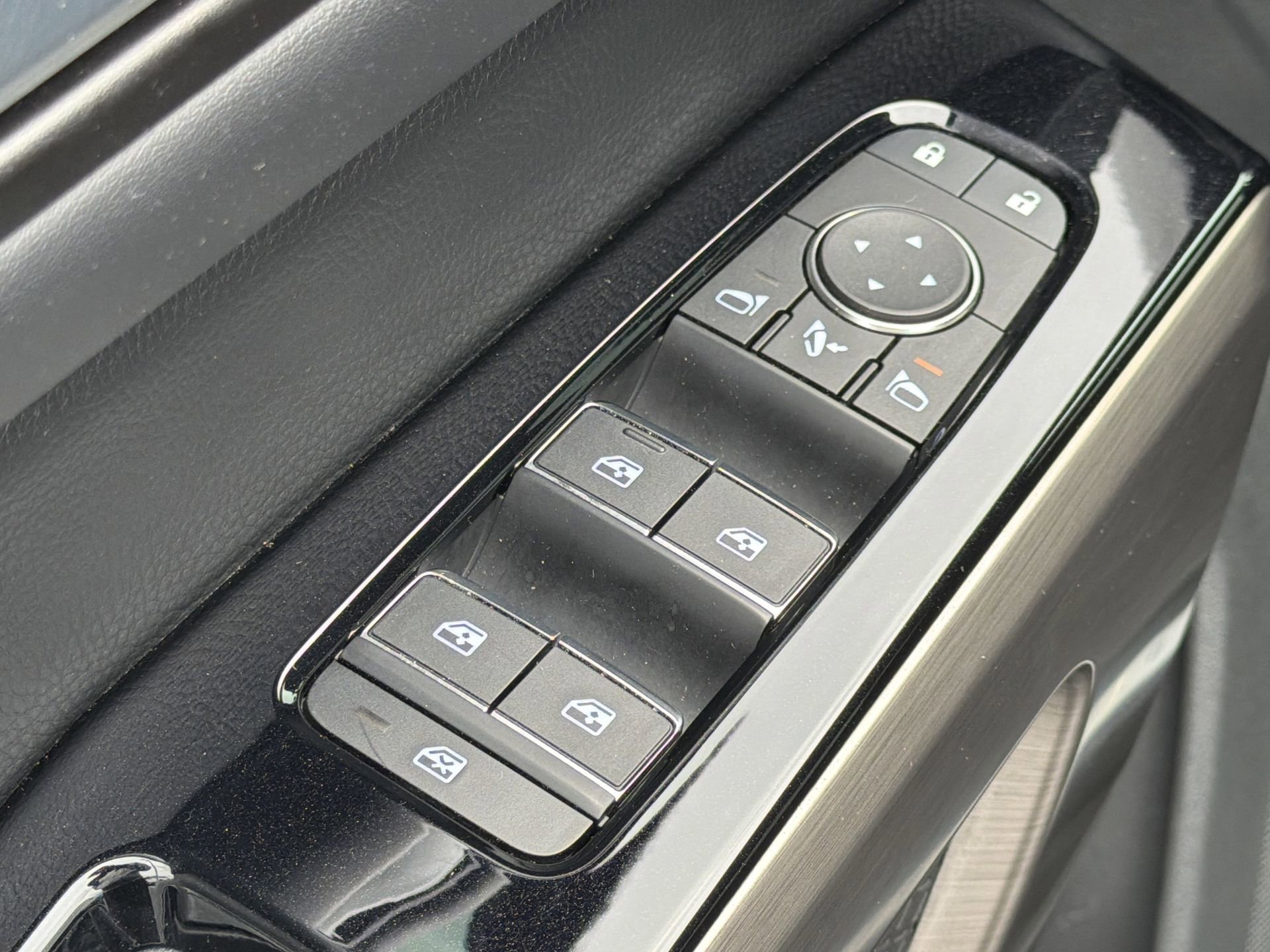 Used 2024 Nissan Pathfinder Platinum w/ Cargo Package AWD/4WD image 25